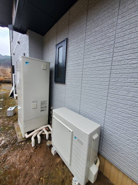 千葉市美浜区 ダイキン自然冷媒(CO2)・家庭用ヒートポンプ給湯機 貯湯ユニットTU37WFHV,ヒートポンプユニット RQW45WHV 給湯器 交換工事｜千葉の給湯器・エコキュート 故障修理 交換価格｜千葉給湯器.com