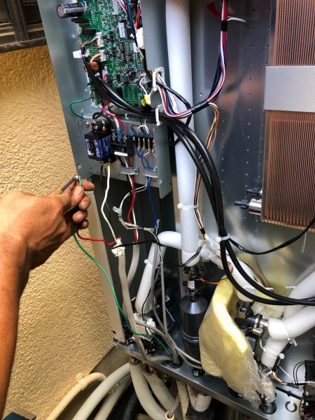 千葉市美浜区 ダイキン自然冷媒(CO2)・家庭用ヒートポンプ給湯機 貯湯ユニットTU37WFHV